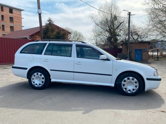 Білий Шкода Октавія Тур, об'ємом двигуна 1.6 л та пробігом 306 тис. км за 4990 $, фото 3 на Automoto.ua