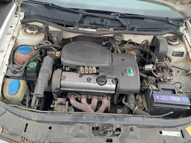 Белый Шкода Октавия, объемом двигателя 1.6 л и пробегом 360 тыс. км за 1416 $, фото 4 на Automoto.ua