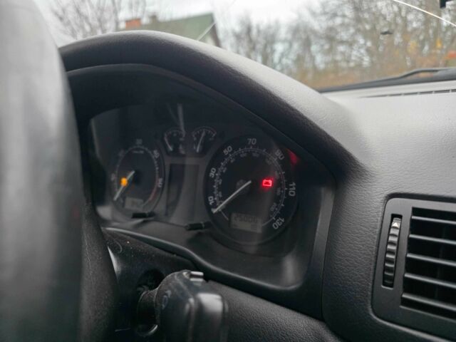 Белый Шкода Октавия, объемом двигателя 1.9 л и пробегом 300 тыс. км за 1547 $, фото 6 на Automoto.ua