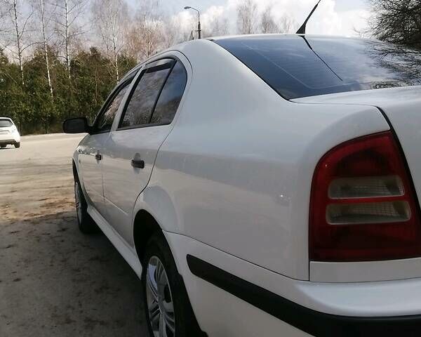 Білий Шкода Октавія, об'ємом двигуна 1.6 л та пробігом 373 тис. км за 3600 $, фото 6 на Automoto.ua