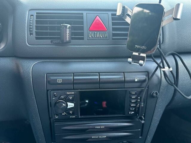 Белый Шкода Октавия, объемом двигателя 1.6 л и пробегом 232 тыс. км за 4440 $, фото 12 на Automoto.ua