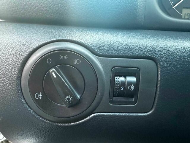 Белый Шкода Октавия, объемом двигателя 1.6 л и пробегом 232 тыс. км за 4440 $, фото 10 на Automoto.ua