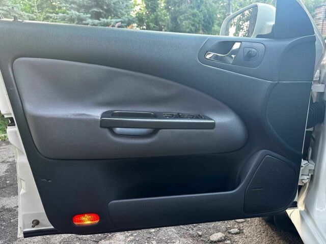 Белый Шкода Октавия, объемом двигателя 1.6 л и пробегом 232 тыс. км за 4440 $, фото 8 на Automoto.ua