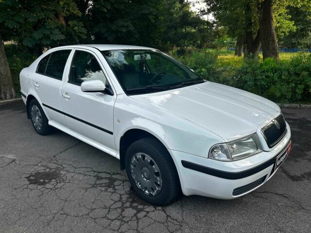 Белый Шкода Октавия, объемом двигателя 1.6 л и пробегом 232 тыс. км за 4440 $, фото 2 на Automoto.ua