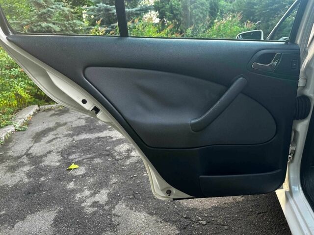 Белый Шкода Октавия, объемом двигателя 1.6 л и пробегом 232 тыс. км за 4440 $, фото 15 на Automoto.ua