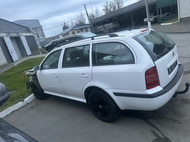 Белый Шкода Октавия, объемом двигателя 1.6 л и пробегом 150 тыс. км за 1850 $, фото 2 на Automoto.ua