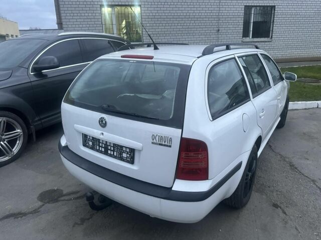 Белый Шкода Октавия, объемом двигателя 1.6 л и пробегом 150 тыс. км за 1850 $, фото 3 на Automoto.ua