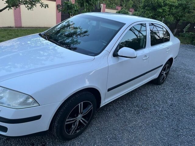 Белый Шкода Октавия, объемом двигателя 1.6 л и пробегом 233 тыс. км за 5300 $, фото 5 на Automoto.ua