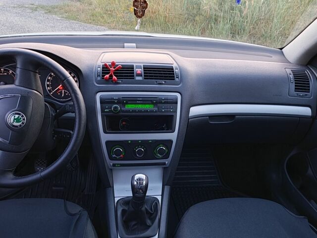 Белый Шкода Октавия, объемом двигателя 1.4 л и пробегом 230 тыс. км за 6500 $, фото 3 на Automoto.ua