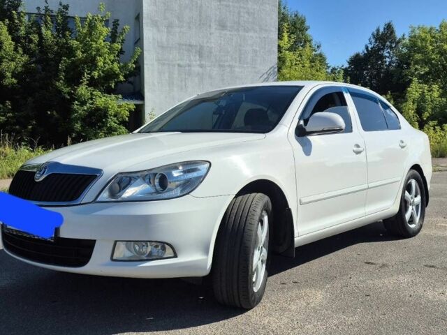 Белый Шкода Октавия, объемом двигателя 1.8 л и пробегом 188 тыс. км за 8800 $, фото 4 на Automoto.ua