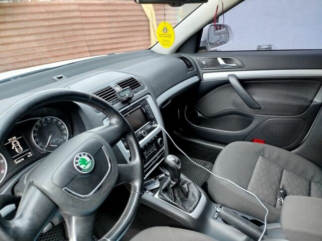 Белый Шкода Октавия, объемом двигателя 1.4 л и пробегом 259 тыс. км за 7400 $, фото 2 на Automoto.ua