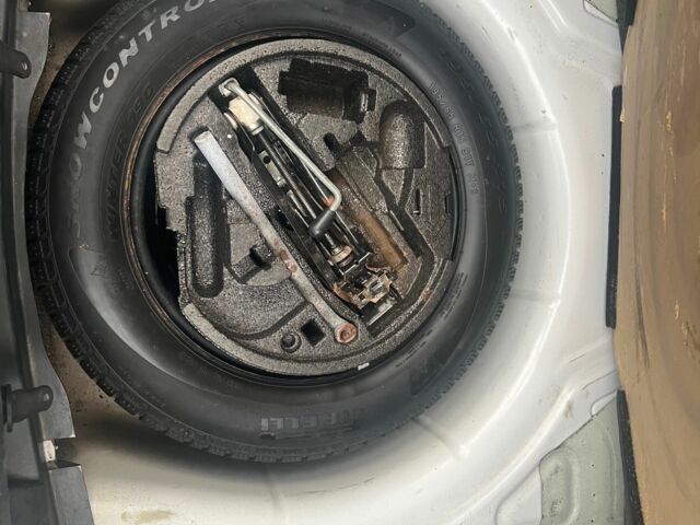 Белый Шкода Октавия, объемом двигателя 1.6 л и пробегом 290 тыс. км за 5500 $, фото 7 на Automoto.ua