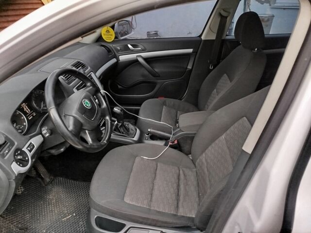 Белый Шкода Октавия, объемом двигателя 1.4 л и пробегом 259 тыс. км за 7400 $, фото 3 на Automoto.ua