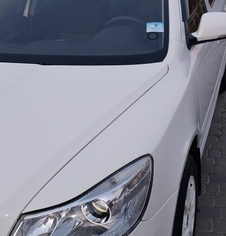 Белый Шкода Октавия, объемом двигателя 1.6 л и пробегом 65 тыс. км за 9406 $, фото 3 на Automoto.ua