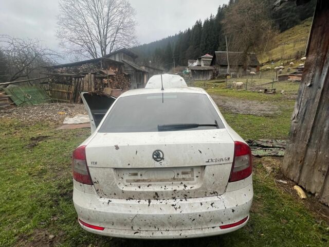 Белый Шкода Октавия, объемом двигателя 1.6 л и пробегом 290 тыс. км за 5500 $, фото 4 на Automoto.ua