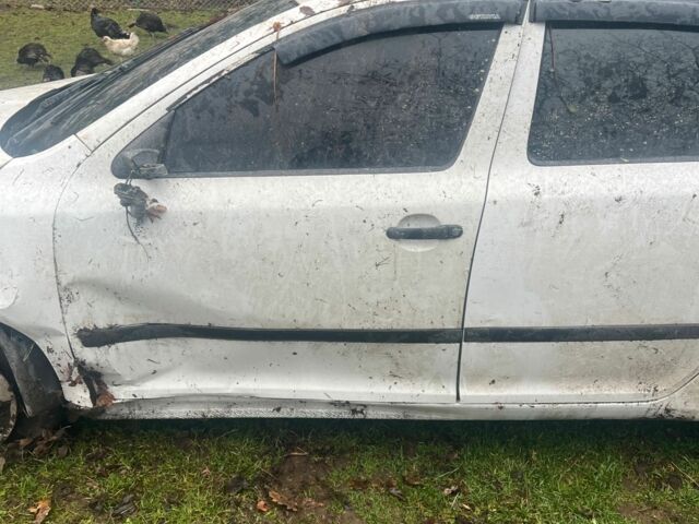 Белый Шкода Октавия, объемом двигателя 1.6 л и пробегом 290 тыс. км за 5500 $, фото 2 на Automoto.ua