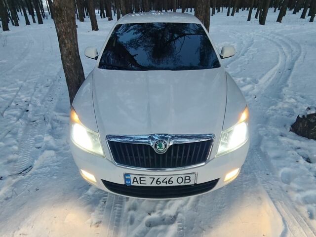 Белый Шкода Октавия, объемом двигателя 1.8 л и пробегом 290 тыс. км за 7950 $, фото 1 на Automoto.ua