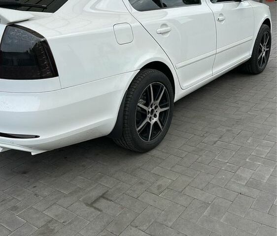 Белый Шкода Октавия, объемом двигателя 1.9 л и пробегом 260 тыс. км за 9000 $, фото 5 на Automoto.ua