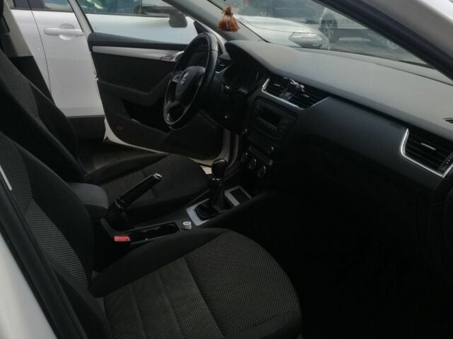 Белый Шкода Октавия, объемом двигателя 2 л и пробегом 330 тыс. км за 9000 $, фото 7 на Automoto.ua