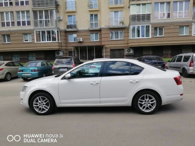 Белый Шкода Октавия, объемом двигателя 2 л и пробегом 330 тыс. км за 9000 $, фото 1 на Automoto.ua