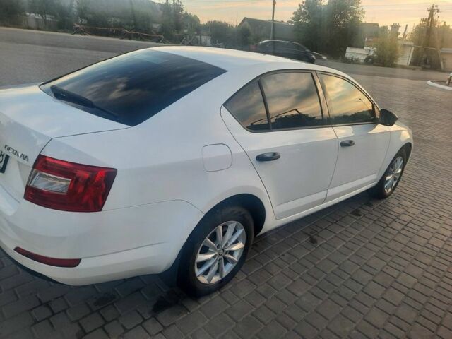 Белый Шкода Октавия, объемом двигателя 1.6 л и пробегом 224 тыс. км за 9400 $, фото 3 на Automoto.ua