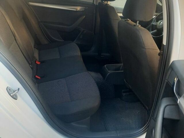 Белый Шкода Октавия, объемом двигателя 1.6 л и пробегом 224 тыс. км за 9400 $, фото 6 на Automoto.ua