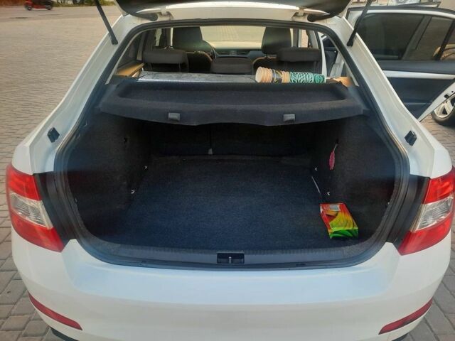 Белый Шкода Октавия, объемом двигателя 1.6 л и пробегом 224 тыс. км за 9400 $, фото 4 на Automoto.ua