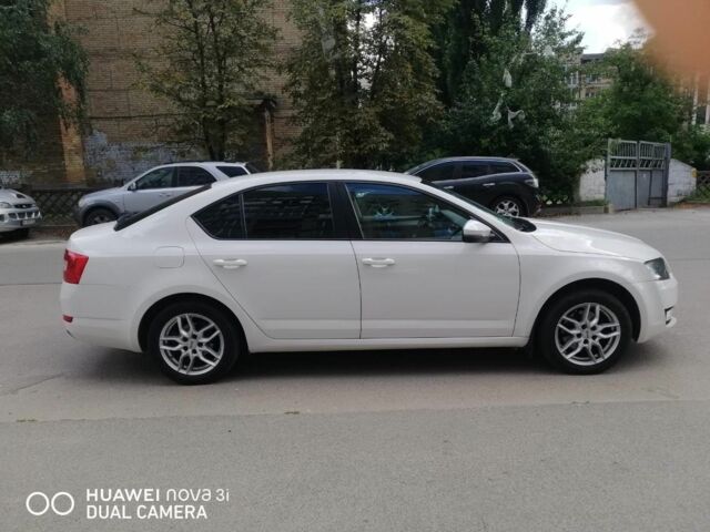 Белый Шкода Октавия, объемом двигателя 2 л и пробегом 330 тыс. км за 9000 $, фото 2 на Automoto.ua