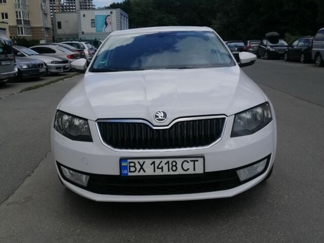 Белый Шкода Октавия, объемом двигателя 2 л и пробегом 330 тыс. км за 9000 $, фото 4 на Automoto.ua