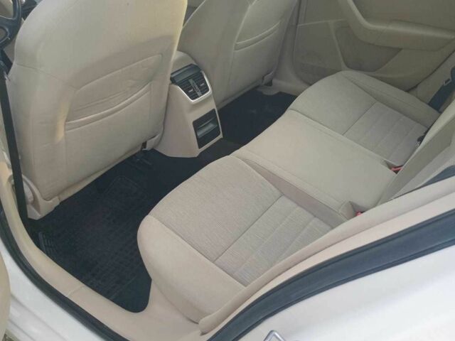 Білий Шкода Октавія, об'ємом двигуна 0 л та пробігом 218 тис. км за 9700 $, фото 11 на Automoto.ua