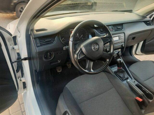 Белый Шкода Октавия, объемом двигателя 1.6 л и пробегом 224 тыс. км за 9400 $, фото 7 на Automoto.ua