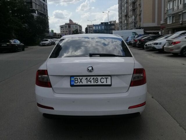 Белый Шкода Октавия, объемом двигателя 2 л и пробегом 330 тыс. км за 9000 $, фото 3 на Automoto.ua