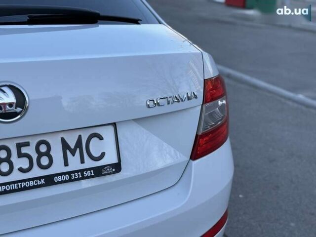 Белый Шкода Октавия, объемом двигателя 2 л и пробегом 228 тыс. км за 12800 $, фото 17 на Automoto.ua
