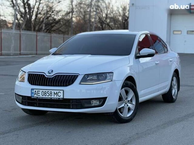 Белый Шкода Октавия, объемом двигателя 2 л и пробегом 228 тыс. км за 12800 $, фото 2 на Automoto.ua