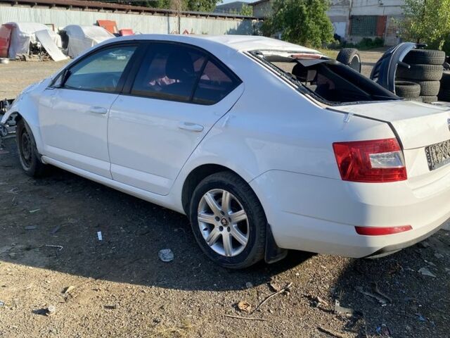 Білий Шкода Октавія, об'ємом двигуна 1.6 л та пробігом 250 тис. км за 3500 $, фото 1 на Automoto.ua