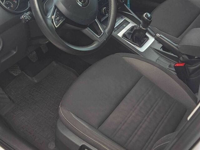 Білий Шкода Октавія, об'ємом двигуна 1.6 л та пробігом 205 тис. км за 12999 $, фото 10 на Automoto.ua