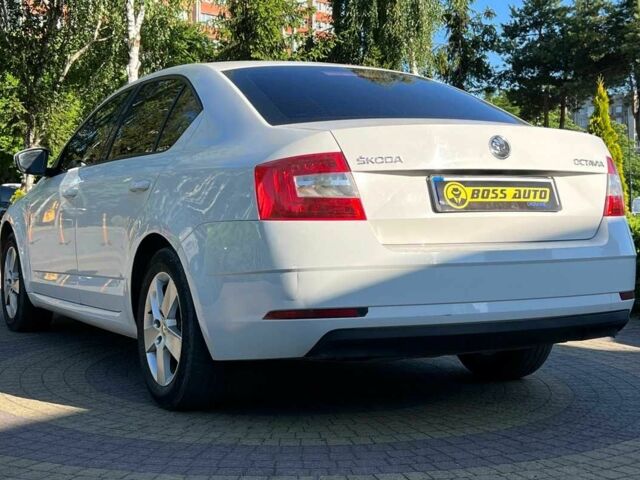 Белый Шкода Октавия, объемом двигателя 1.6 л и пробегом 280 тыс. км за 12600 $, фото 4 на Automoto.ua