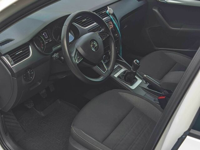 Білий Шкода Октавія, об'ємом двигуна 1.6 л та пробігом 205 тис. км за 12999 $, фото 9 на Automoto.ua
