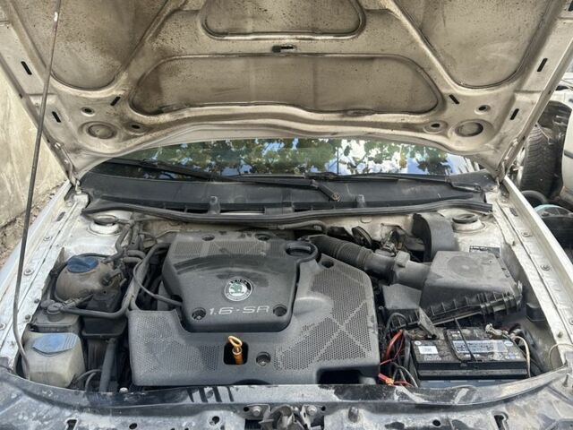 Белый Шкода Октавия, объемом двигателя 1.6 л и пробегом 340 тыс. км за 1550 $, фото 3 на Automoto.ua