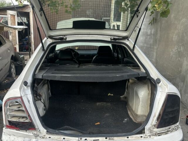 Белый Шкода Октавия, объемом двигателя 1.6 л и пробегом 340 тыс. км за 1550 $, фото 5 на Automoto.ua