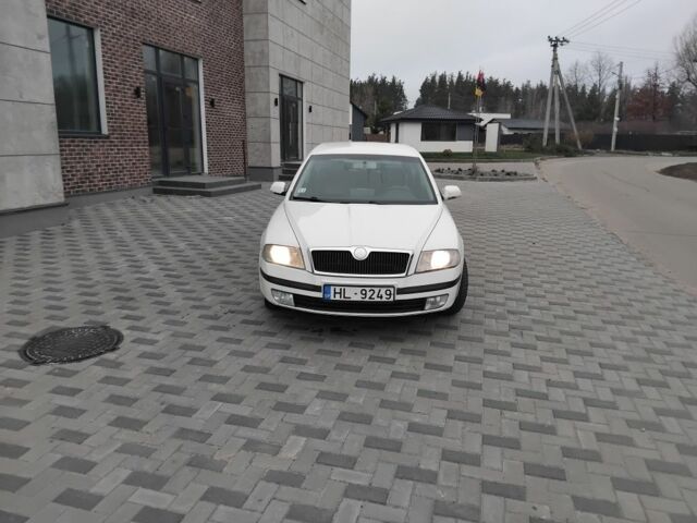 Білий Шкода Октавія, об'ємом двигуна 1.9 л та пробігом 300 тис. км за 2200 $, фото 4 на Automoto.ua