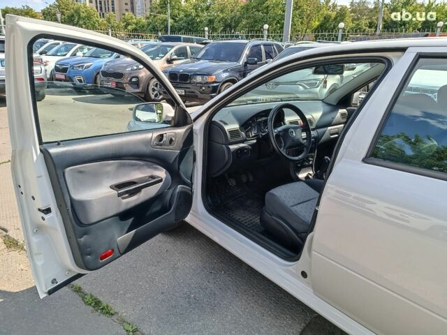 Белый Шкода Октавия, объемом двигателя 1.6 л и пробегом 205 тыс. км за 6290 $, фото 12 на Automoto.ua