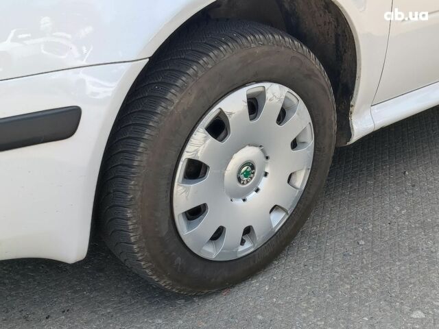 Белый Шкода Октавия, объемом двигателя 1.6 л и пробегом 205 тыс. км за 6290 $, фото 3 на Automoto.ua