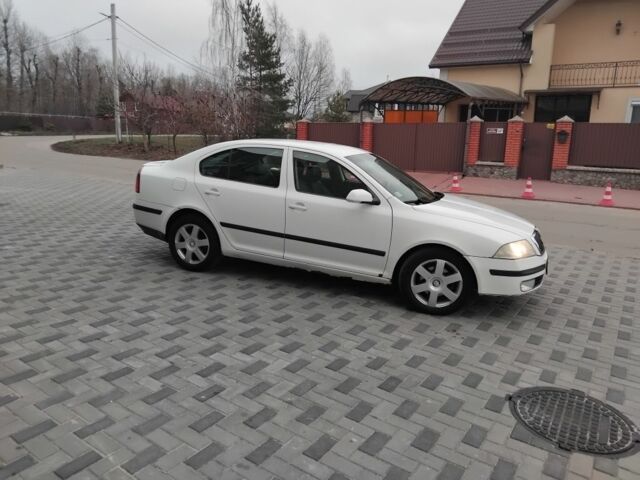 Білий Шкода Октавія, об'ємом двигуна 1.9 л та пробігом 300 тис. км за 2200 $, фото 1 на Automoto.ua