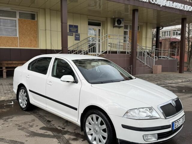 Белый Шкода Октавия, объемом двигателя 1.9 л и пробегом 300 тыс. км за 3500 $, фото 2 на Automoto.ua