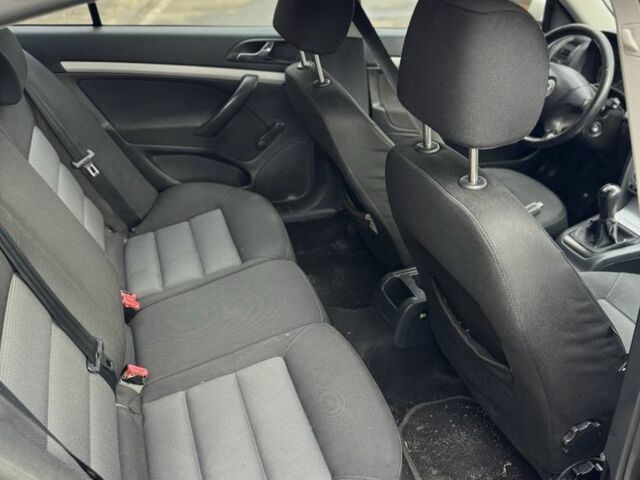 Белый Шкода Октавия, объемом двигателя 1.9 л и пробегом 300 тыс. км за 3500 $, фото 14 на Automoto.ua