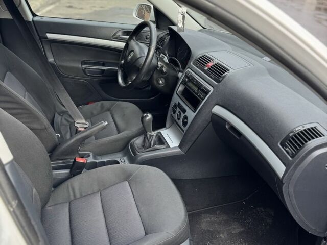 Белый Шкода Октавия, объемом двигателя 1.9 л и пробегом 300 тыс. км за 3500 $, фото 12 на Automoto.ua