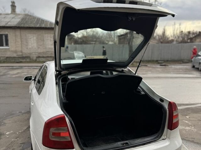 Белый Шкода Октавия, объемом двигателя 1.9 л и пробегом 300 тыс. км за 3500 $, фото 17 на Automoto.ua