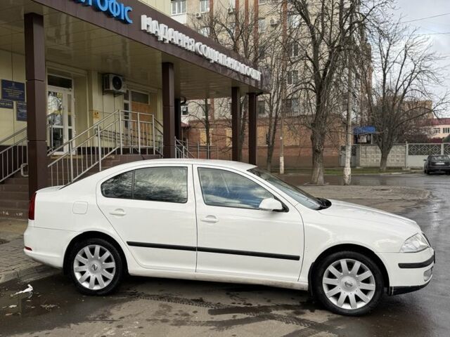 Белый Шкода Октавия, объемом двигателя 1.9 л и пробегом 300 тыс. км за 3500 $, фото 3 на Automoto.ua