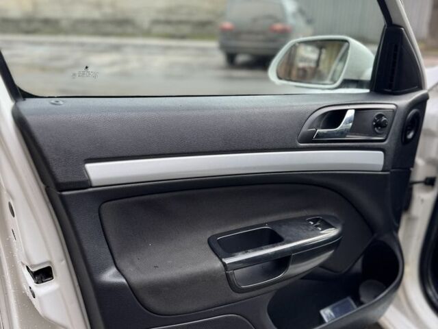 Белый Шкода Октавия, объемом двигателя 1.9 л и пробегом 300 тыс. км за 3500 $, фото 11 на Automoto.ua